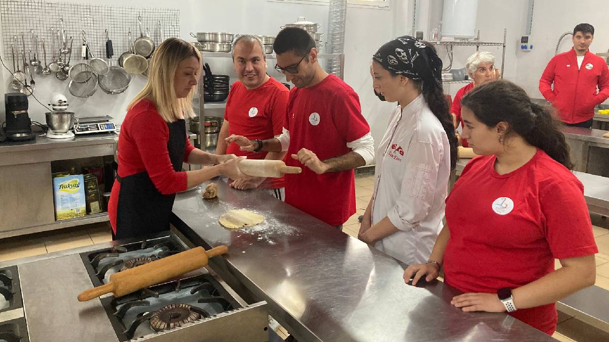 Bayraklı Belediyesinden özel gereksinimli bireyler için sanat ve üretim odaklı kurslar