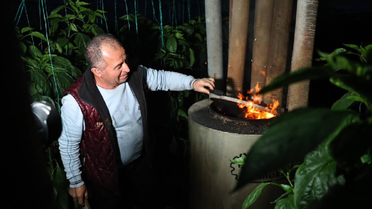 Sera üreticisinin don nöbeti tarih oldu: Büyükşehir’in dijital sensörleri ile seralar cep telefonları ile izleniyor