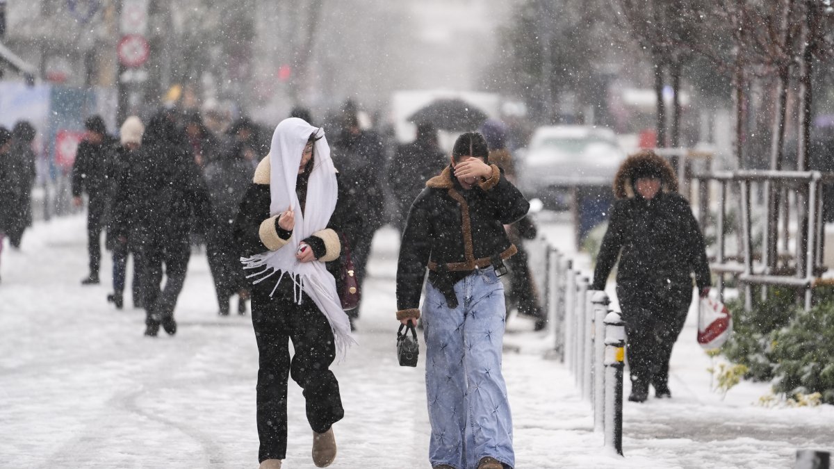 İstanbul'da kar yağışı sürecek mi? Bugün sabah saatlerine dikkat