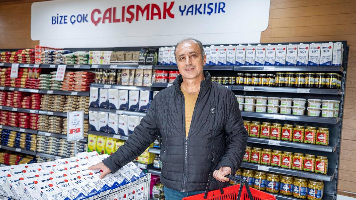 Büyükşehir'in yerli üreticiden temin ederek ürettiği ürünler İzmir sınırını aştı: İZMAR süt artık Uşak'ta halkın sofrasında...