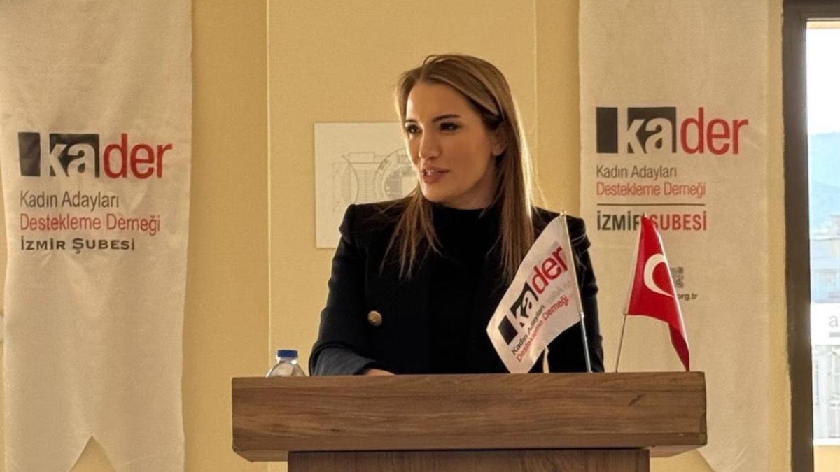 İzmir’de KA.DER kürsü buluşması: Siyasette eşit temsil tartışıldı
