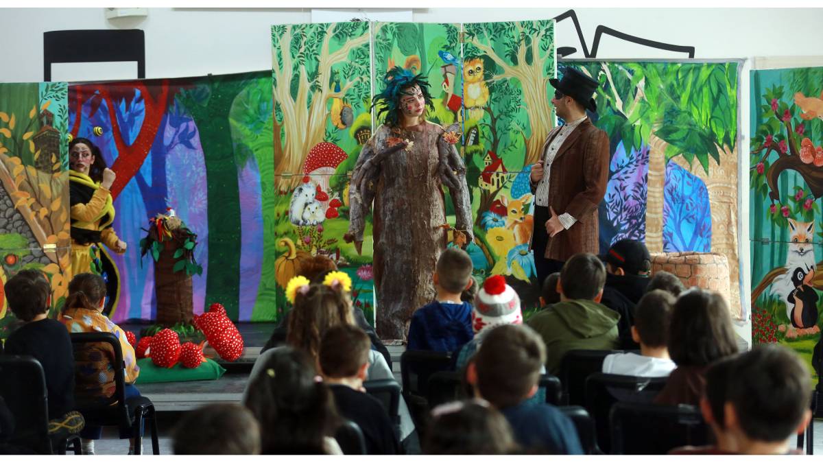 Yenimahalle Belediyesi’nden çocuklara karne hediyesi: Tiyatro Şenliği başladı