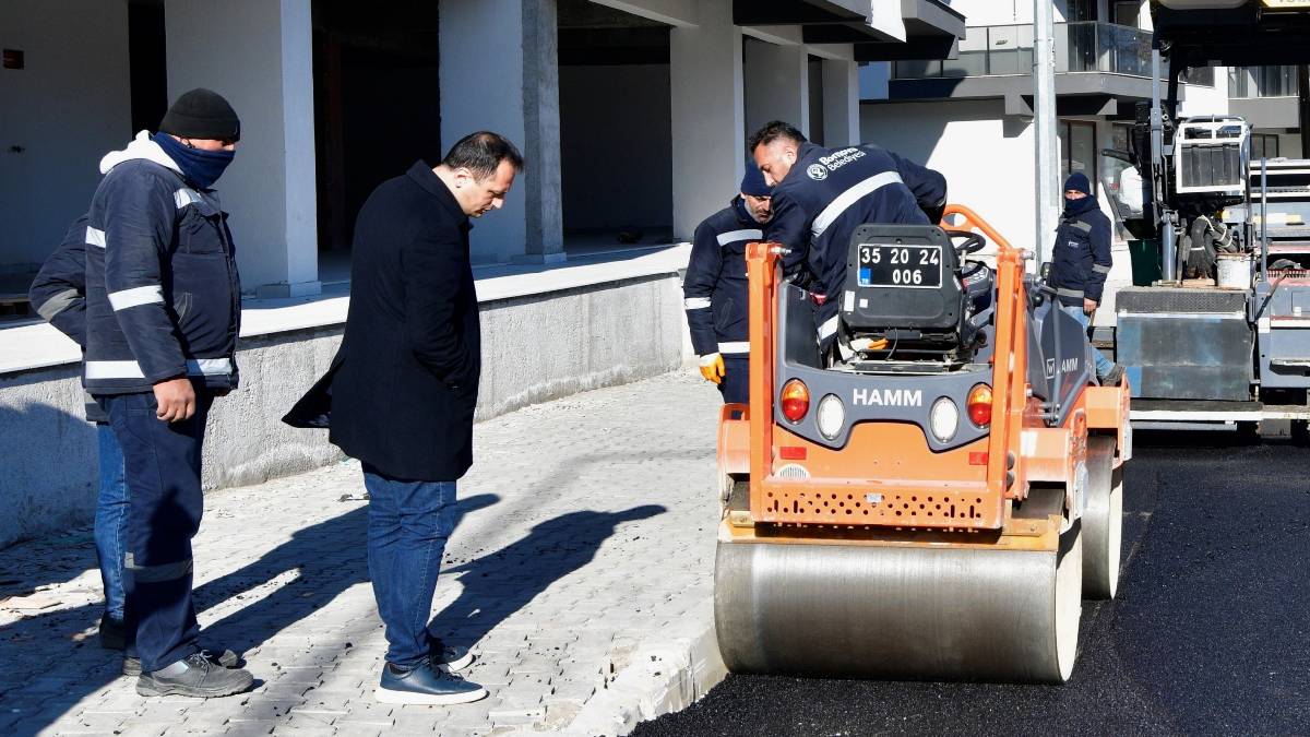 Bornova’da yol seferberliği sürüyor