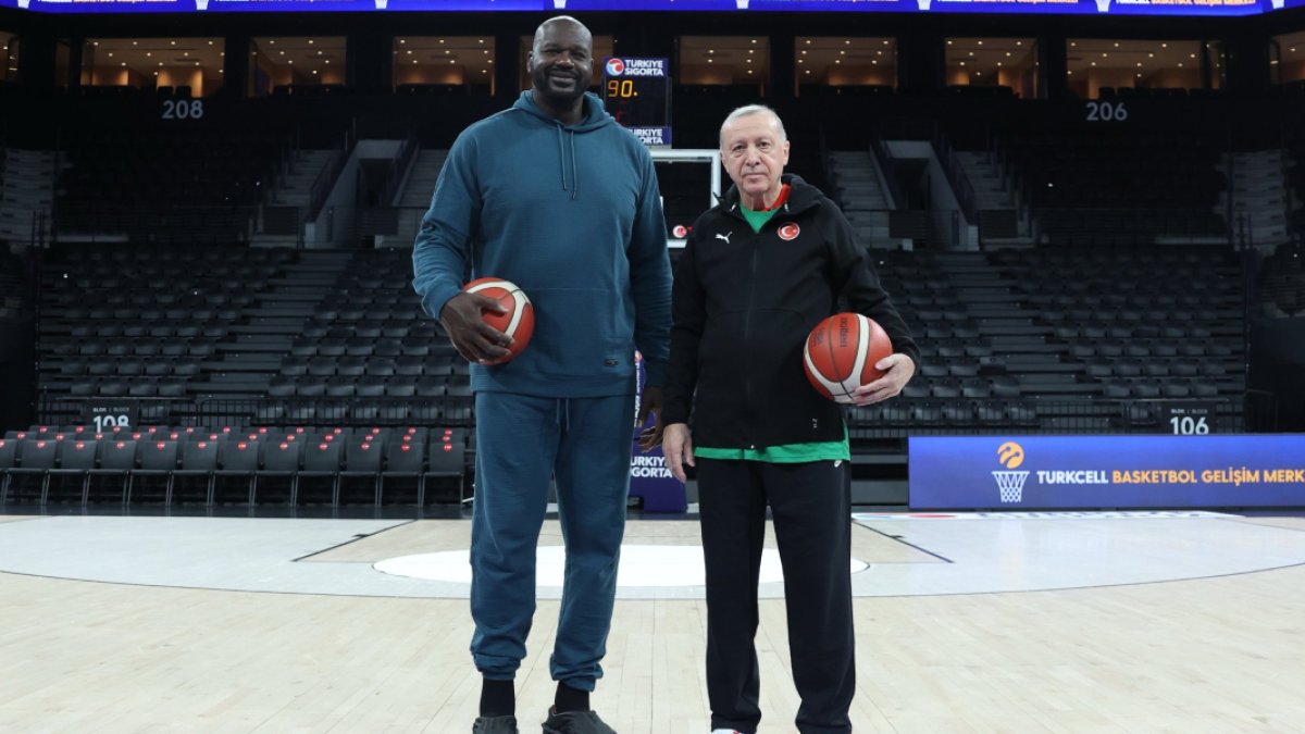 Erdoğan ile NBA efsanesi Shaquille O'Neal İstanbul'da parkeye çıktı