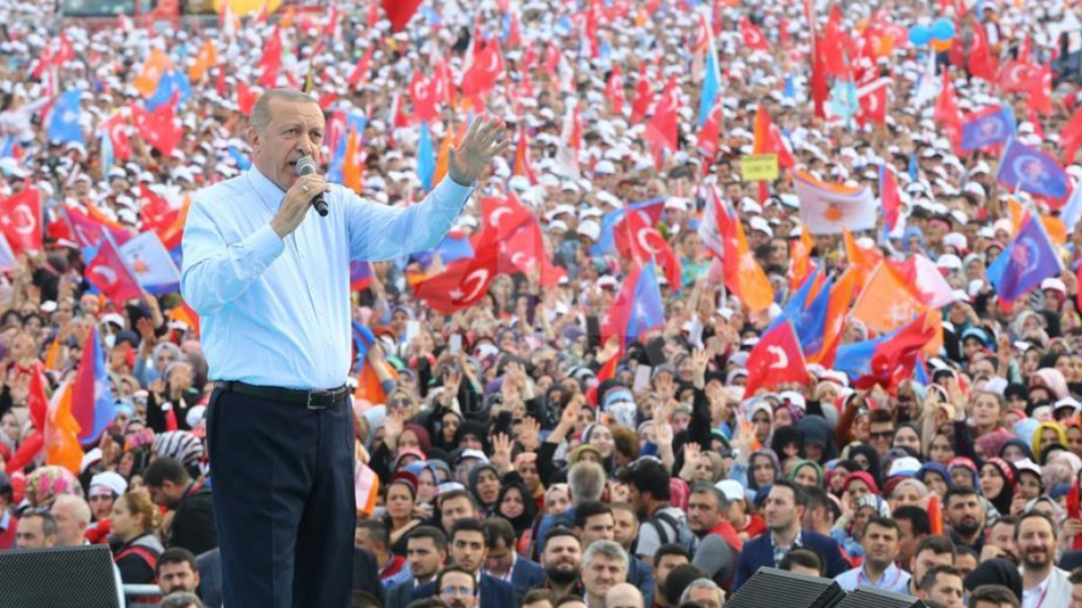 İktidarın 2025 karnesi ankete yansıdı: AK Parti 6 başlığın 5'inde sınıfta kaldı, en büyük 'kırık' ekonomiden