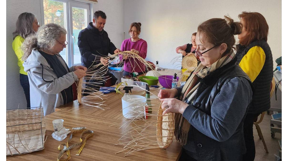 Başkan Sarıkurt’tan üreten kursiyerlere ziyaret