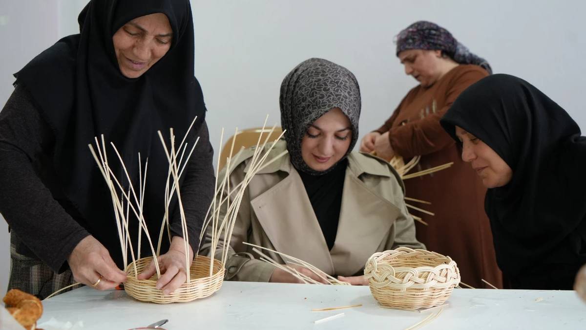 Kanserli hastalara rattanlı çözüm! Terapi gibi oluyor, hem bedenlerini hem de kafalarını dinlendiriyor