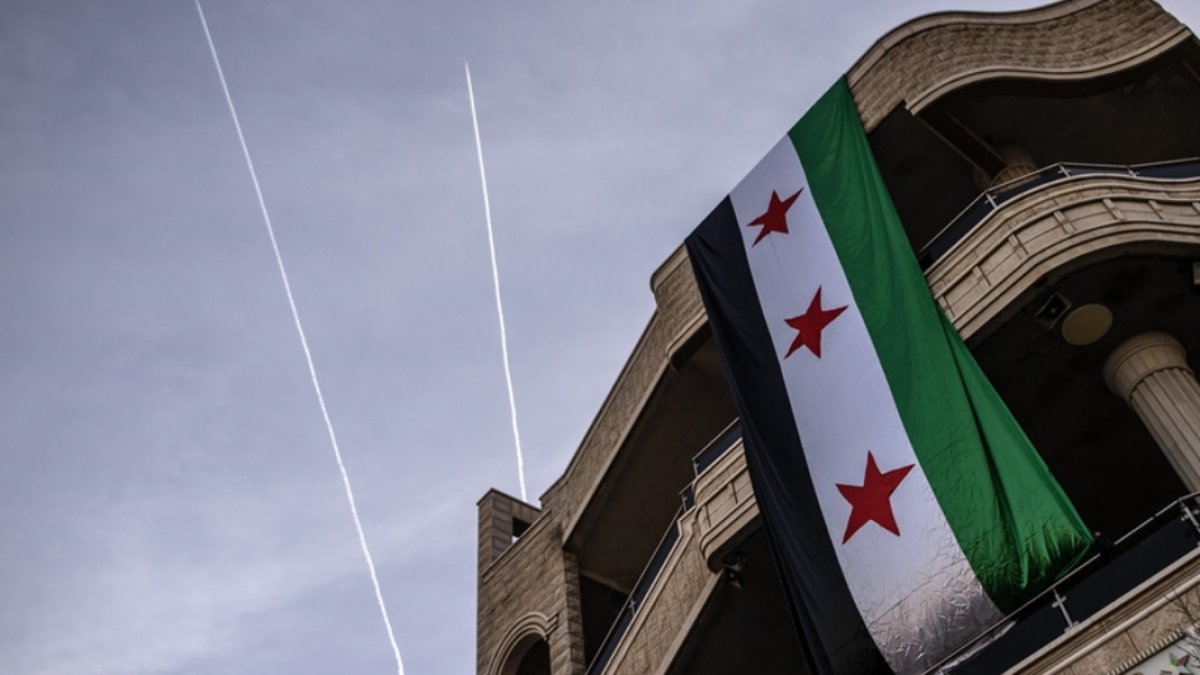 Suriye'de 'yeni dönem' inşası: Mezhepçilik ve nefret söylemi resmen yasaklandı