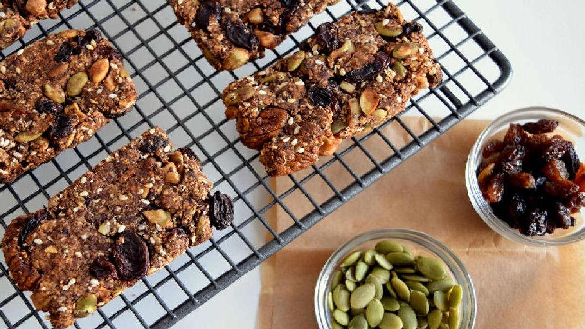 Atıştırmalıklarınız daha sağlıklı olacak: Elmalı tarçınlı yulaf bar tarifi