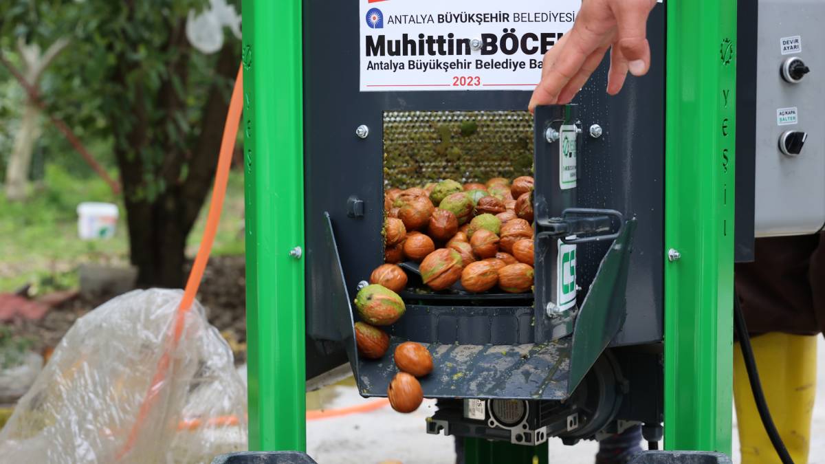 Büyükşehir’in ekipman desteği yüzleri güldürdü: Yüzlerce üreticinin iş yükünü hafifleterek üretime destek sağladı