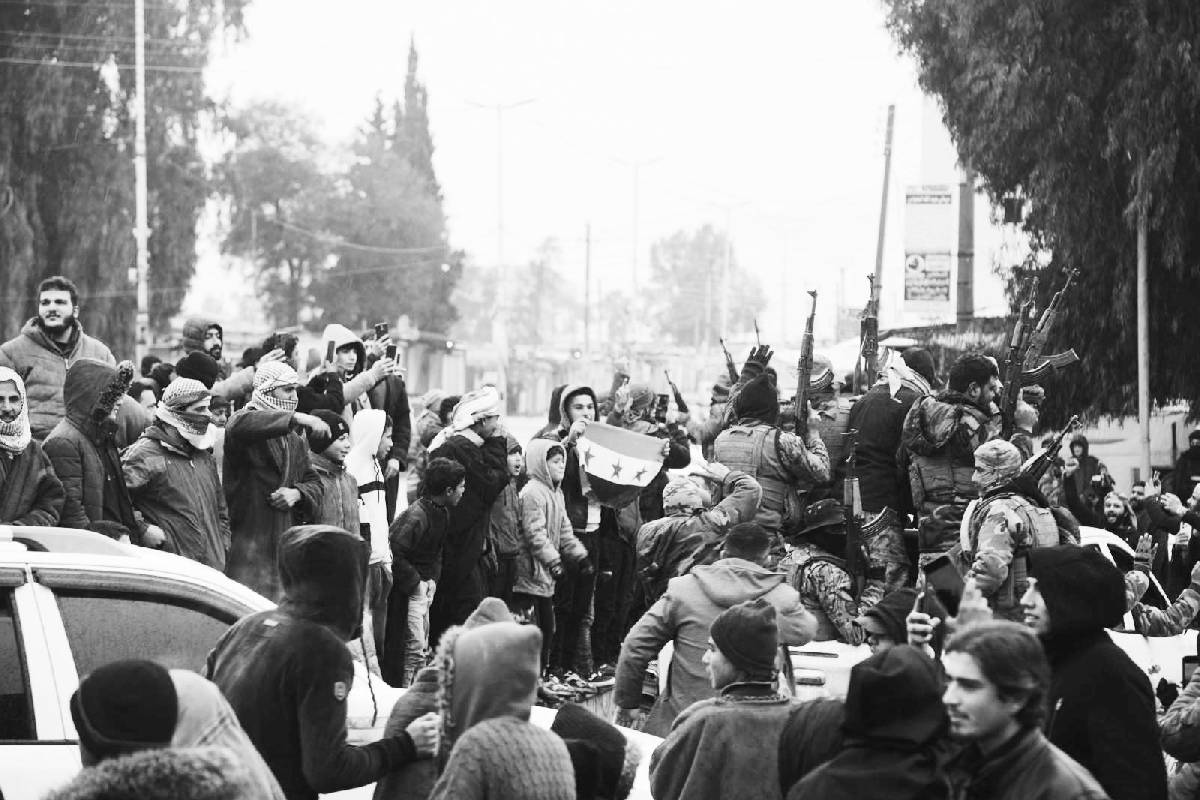 Yeni dönemin eşiği: Silahın gölgesinde siyaset olmaz