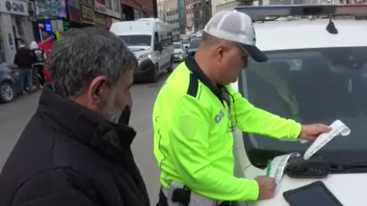 Adana'da "gereksiz korna" denetimi! Öylesine kornaya basan yandı: 116 bin lirayı aşan ceza yağdı