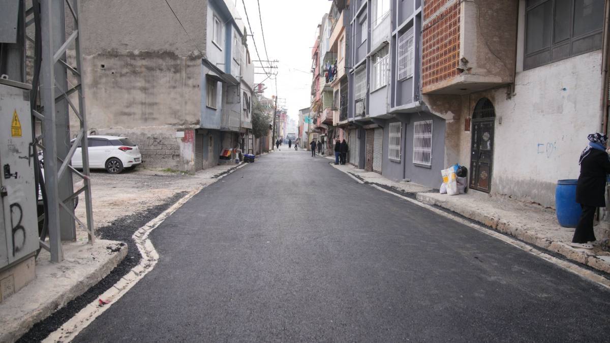 Seyhan’da asfalt seferberliği hız kesmeden devam ediyor