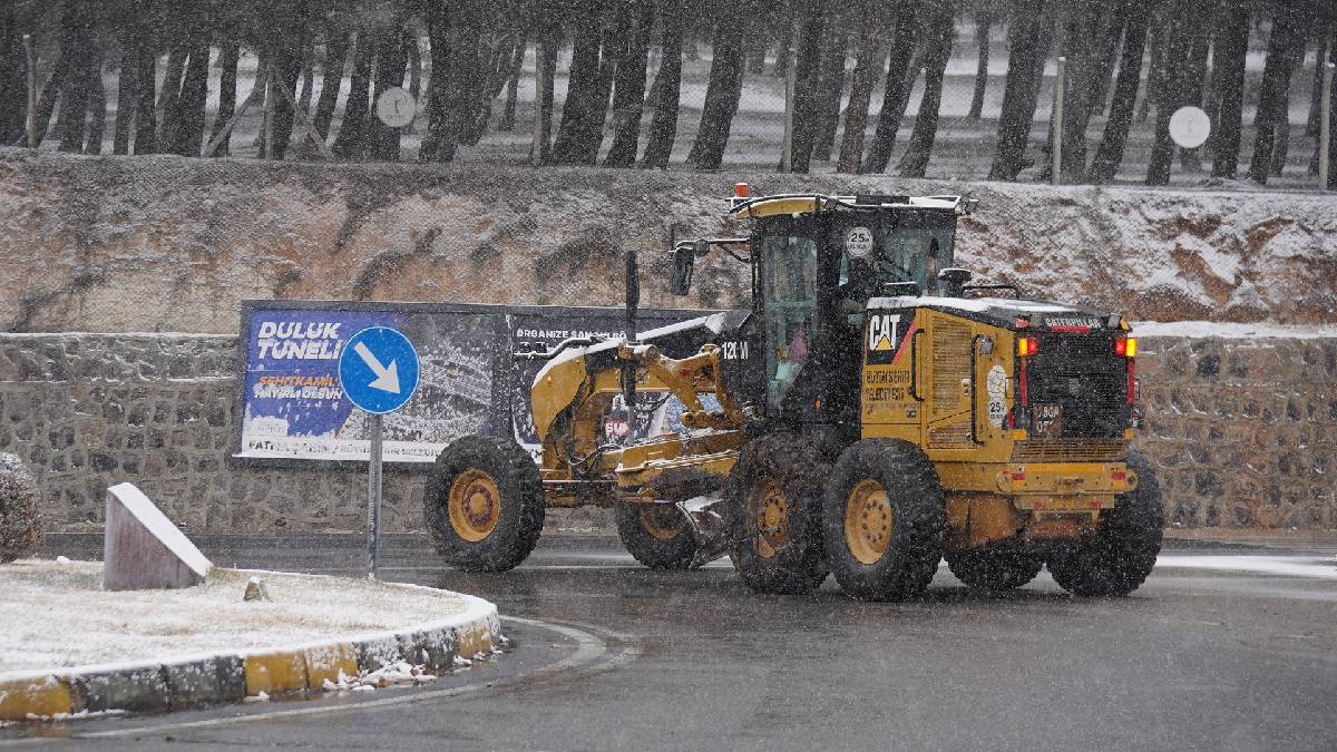 Gaziantep Büyükşehir, kar yağışına yönelik tüm aşamalarda sahada
