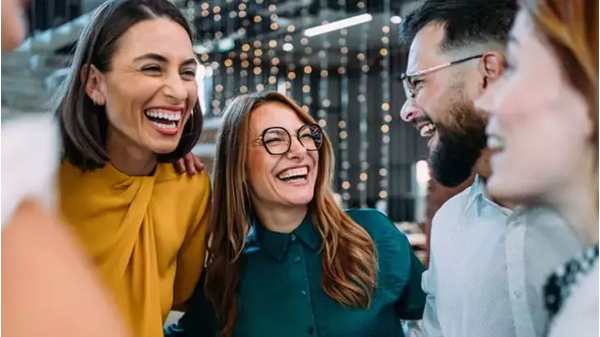 Onlarla vakit geçirirken karnınıza ağrılar girebilir! En esprili 4 burç açıklandı