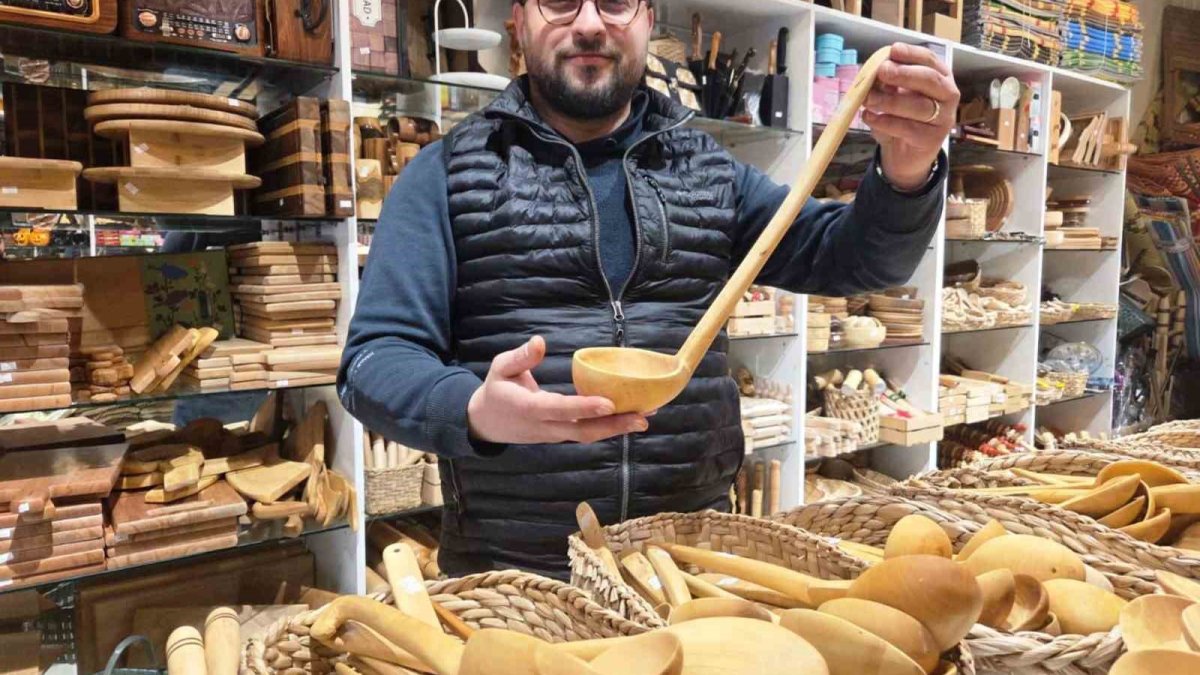 Dönem dizileri ahşaba talebi patlattı: Nostalji rüzgarı Samsun’da esnafa can suyu oldu!