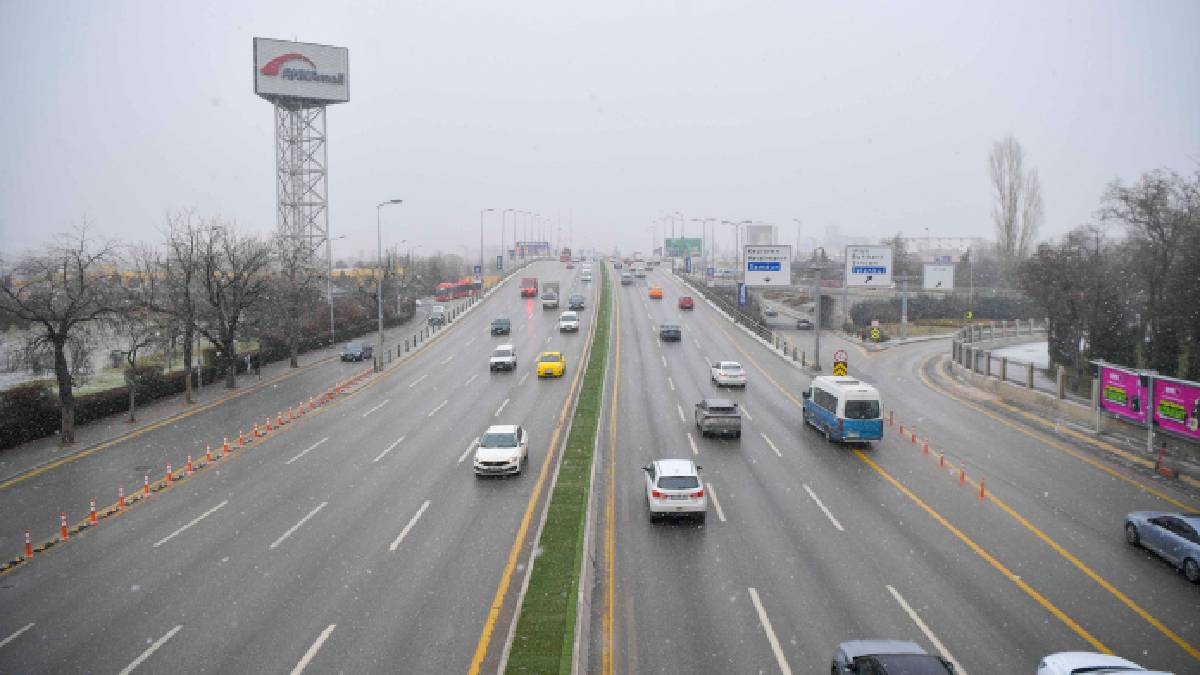AVM önü trafiğini önleme çalışmalarında ikinci nokta: Konya yolu
