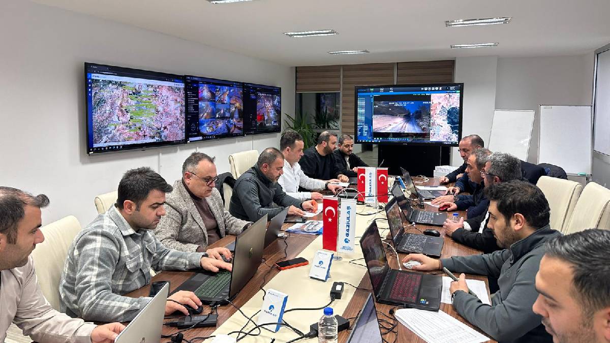 Karla mücadelede Trafik Koordinasyon Merkezi’nde şehrin nabzı tutuluyor