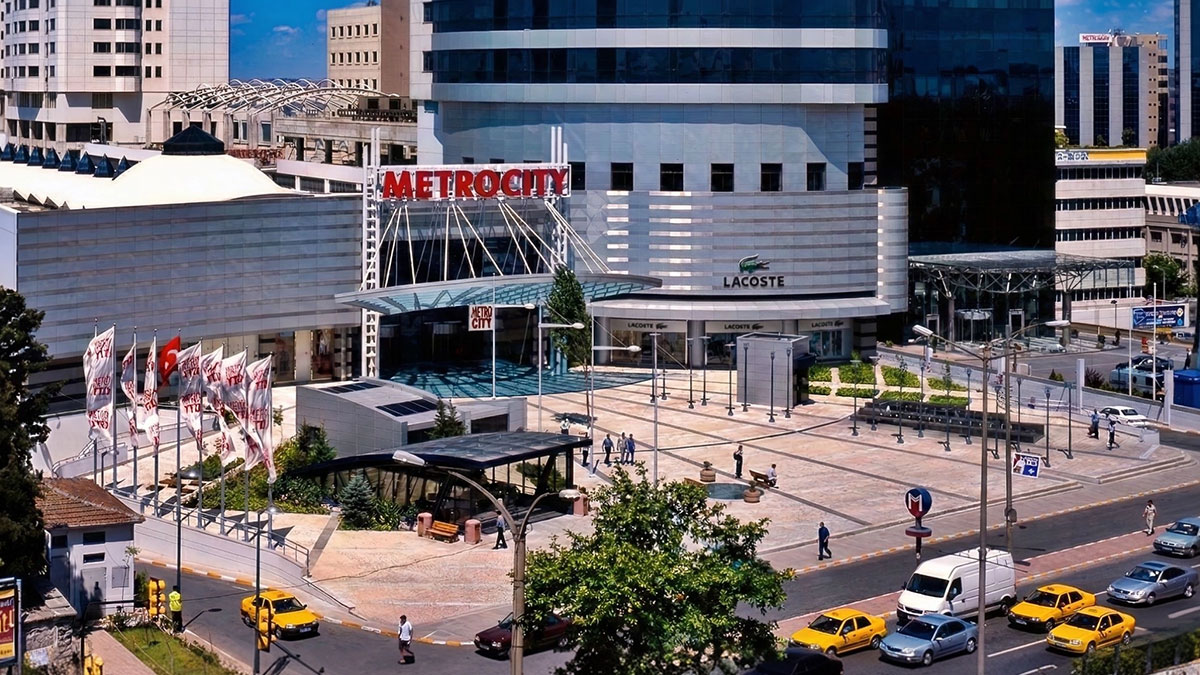 İstanbul'un göbeğindeki dev AVM, mobilya çarşısı oldu!