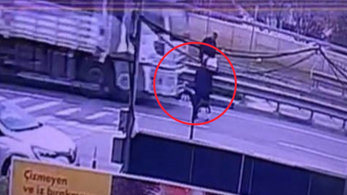 Feci kaza saniye saniye kameralara yansıdı! Yolun karşısına geçmek isteyen yaşlı adam hayatını kaybetti!