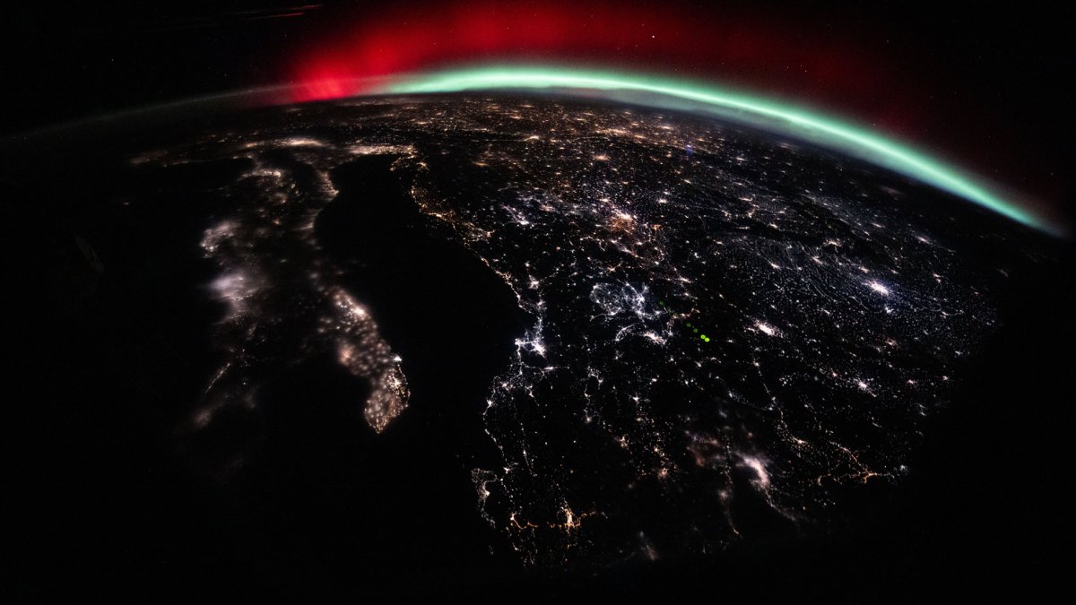 NASA paylaştı: Kuzey Işıkları Avrupa üzerinde