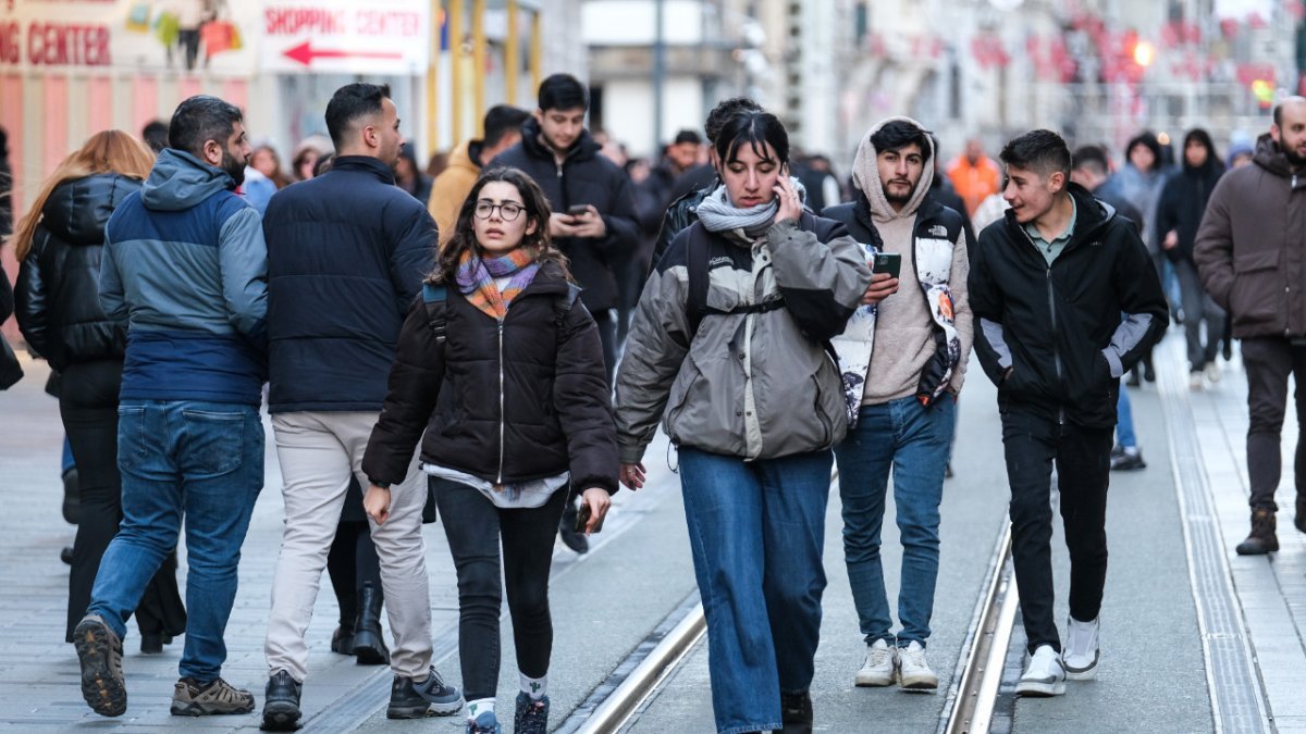 15 milyon genç ailesinden alacağı harçlığa muhtaç