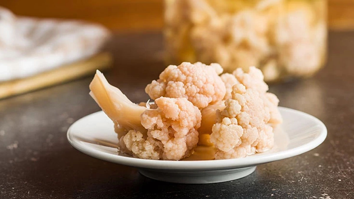 Kış boyu bozulmayan tek tarif: Karnabahar turşusunu bir de böyle deneyin!