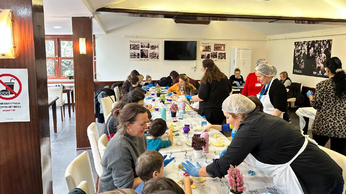 Bakırköy Belediyesinden kuşakları buluşturan kurabiye etkinliği