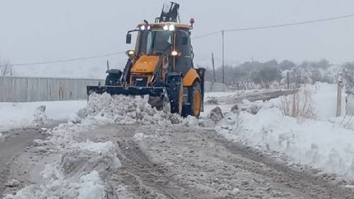 Büyükşehir,  eş zamanlı tüm ilçelerde karla mücadelede sahada