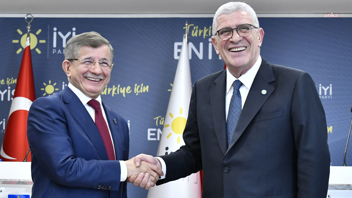 Davutoğlu'ndan Dervişoğlu'na tebrik telefonu: İki lider güncel siyaseti konuştu