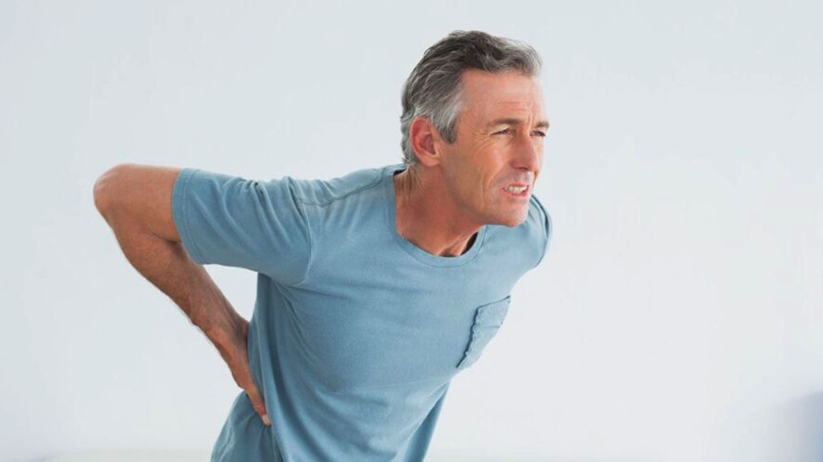 Bel ağrınız mı var? Yatmadan önce bu basit esneme hareketlerini yapın: Sabahki sonuçlar sizi şaşırtacak!