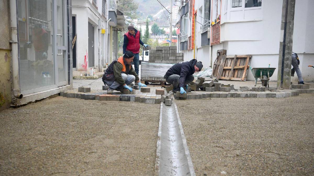 Giresun Belediyesi,  yol yenileme ve altyapı çalışmalarını sürdürüyor