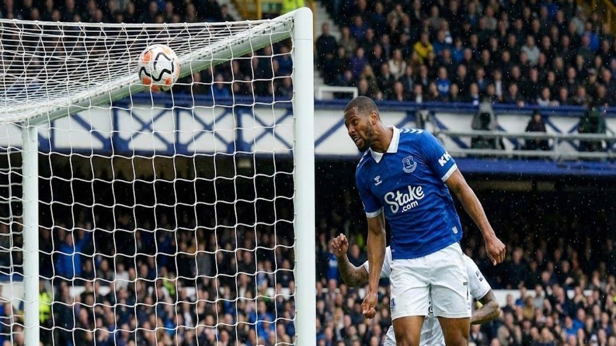 Fenerbahçe En-Nesyri'nin yerini 1.94'lük devle dolduruyor: Premier Lig golcüsü Beto için resmi teklif yapıldı