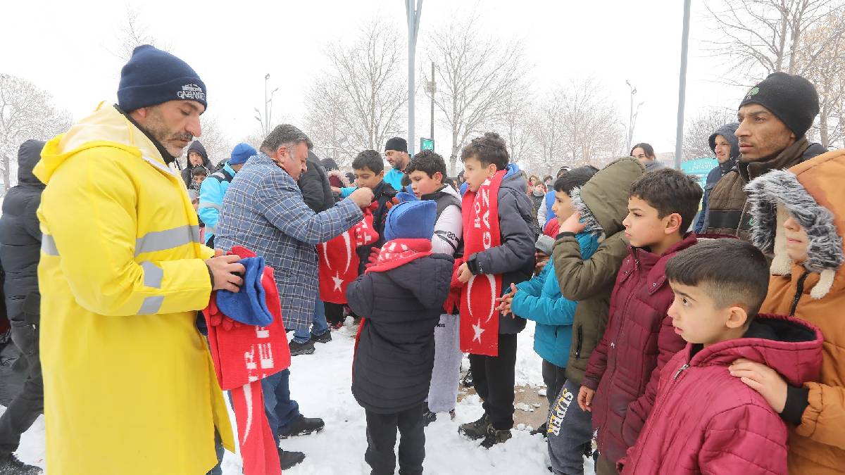 Gaziantep Büyükşehirden çocuklara kar hediyesi