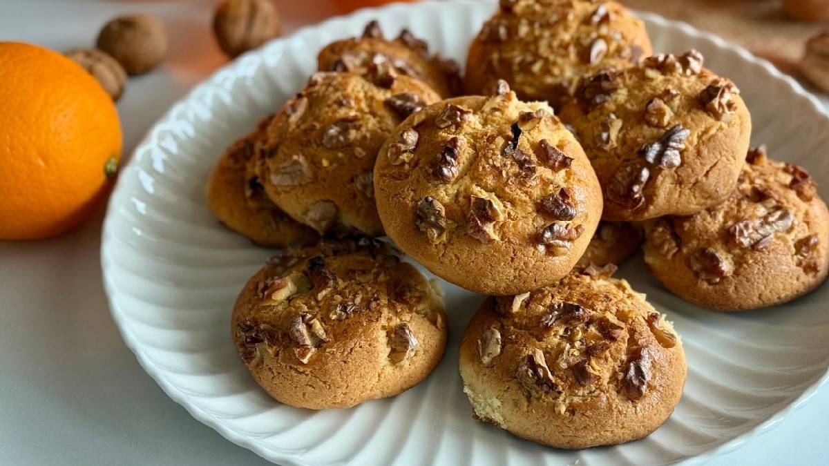 Kokusu bile iştah kabartıyor! İster çay ister kahve yanına: Enfes portakallı cevizli kurabiye tarifi