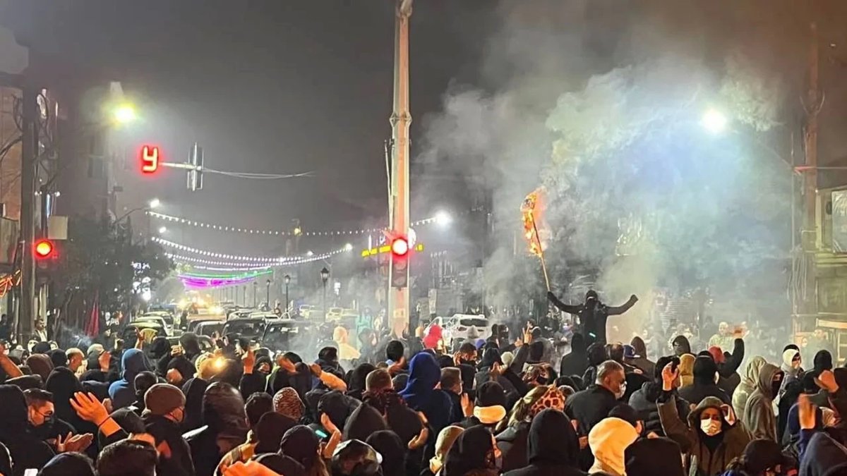 İran'da can kaybı 5 bin eşiğini geçti