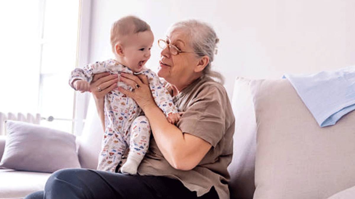 60 yaş üstündekiler dikkat!: Torun bakımı depresyon riskini artırıyor