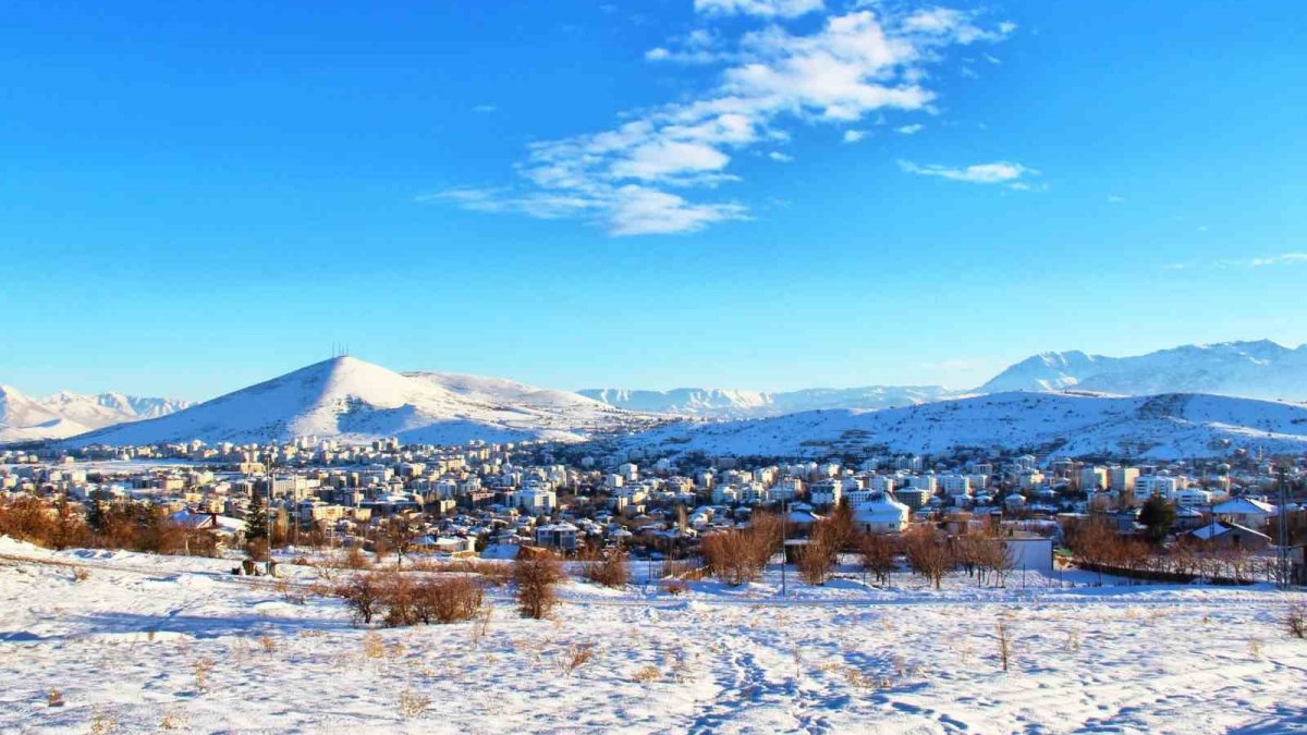 Afşin beyaz gelinliğini giydi: Kar sonrası hayran bırakan görüntüler