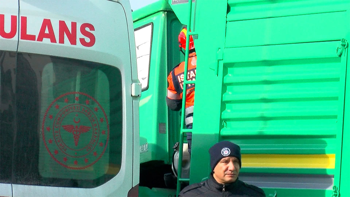 Başakşehir'de acı olay! Kamyonu tamir etmeye çalışan şoför kabinin altında kaldı