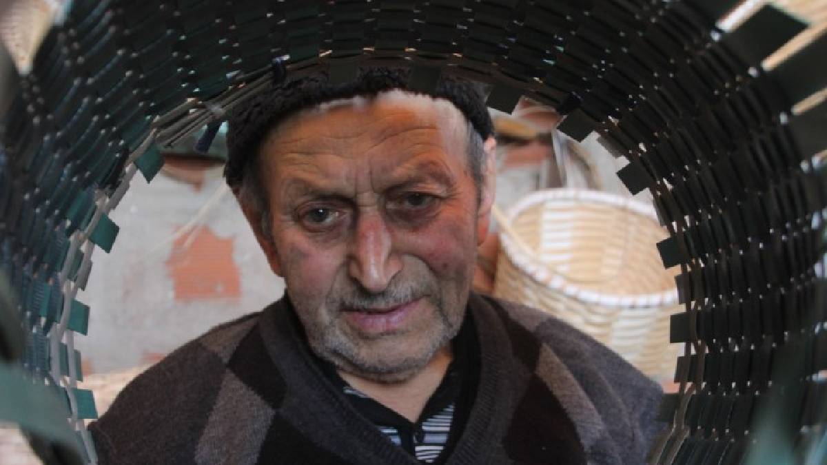 Ömrünü bu işe adadı! 10 yaşında başladı 88 yaşında devam ediyor: ‘Artık satılması için değil vakit geçirmek için örüyorum’