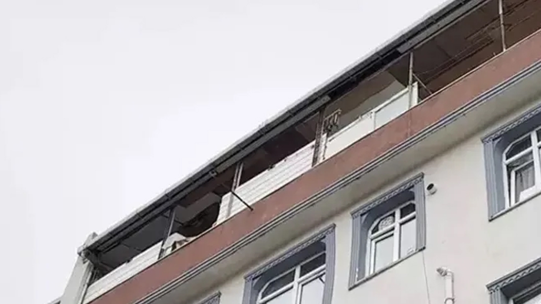 Bağcılar'da bir aile yok oldu: Ekipler balkondan girdi, acı tablo ortaya çıktı