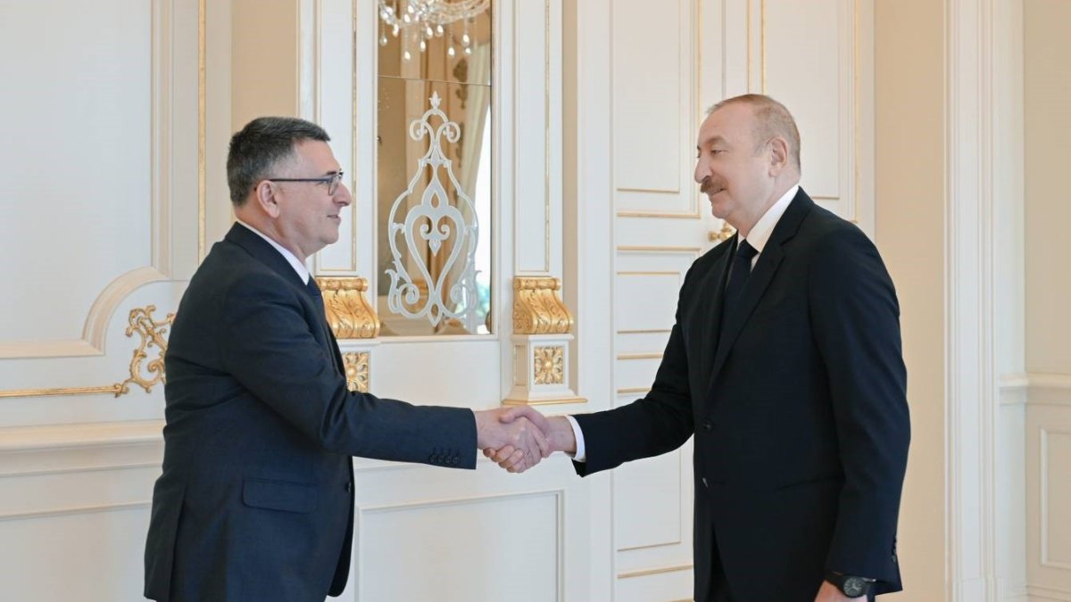 Aliyev, İsrail Dışişleri Bakanı Saar’ı Bakü’de kabul etti
