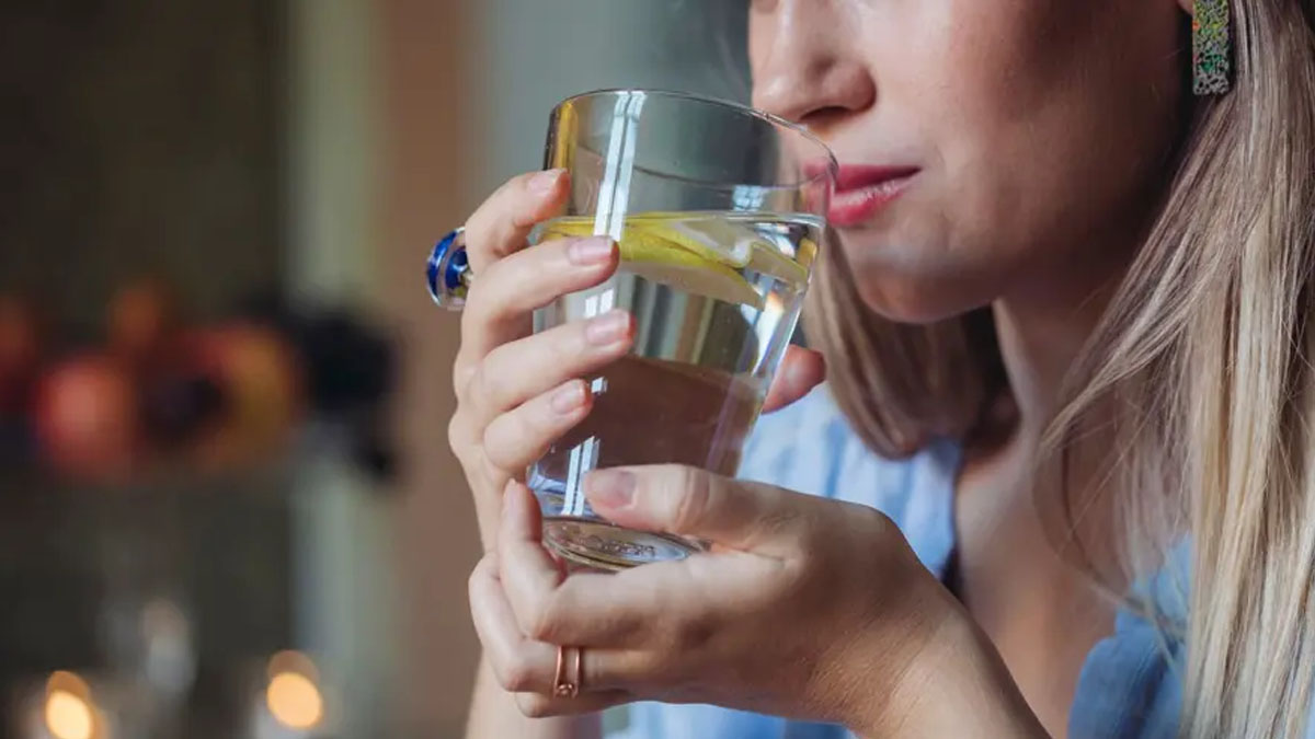 Her sabah bir bardak içen mucizeye tanıklık ediyor: Etkisini duyunca hemen mutfağa koşacaksınız!