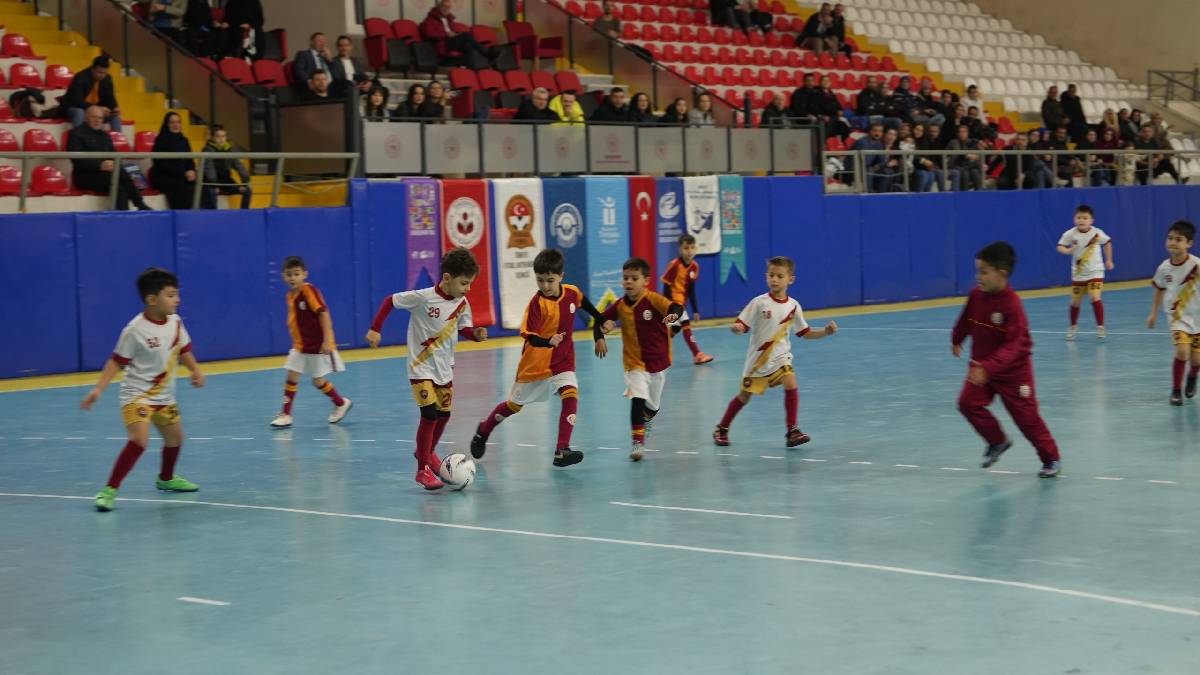 9. Geleneksel Mini Minikler Futsal Şenliği başladı