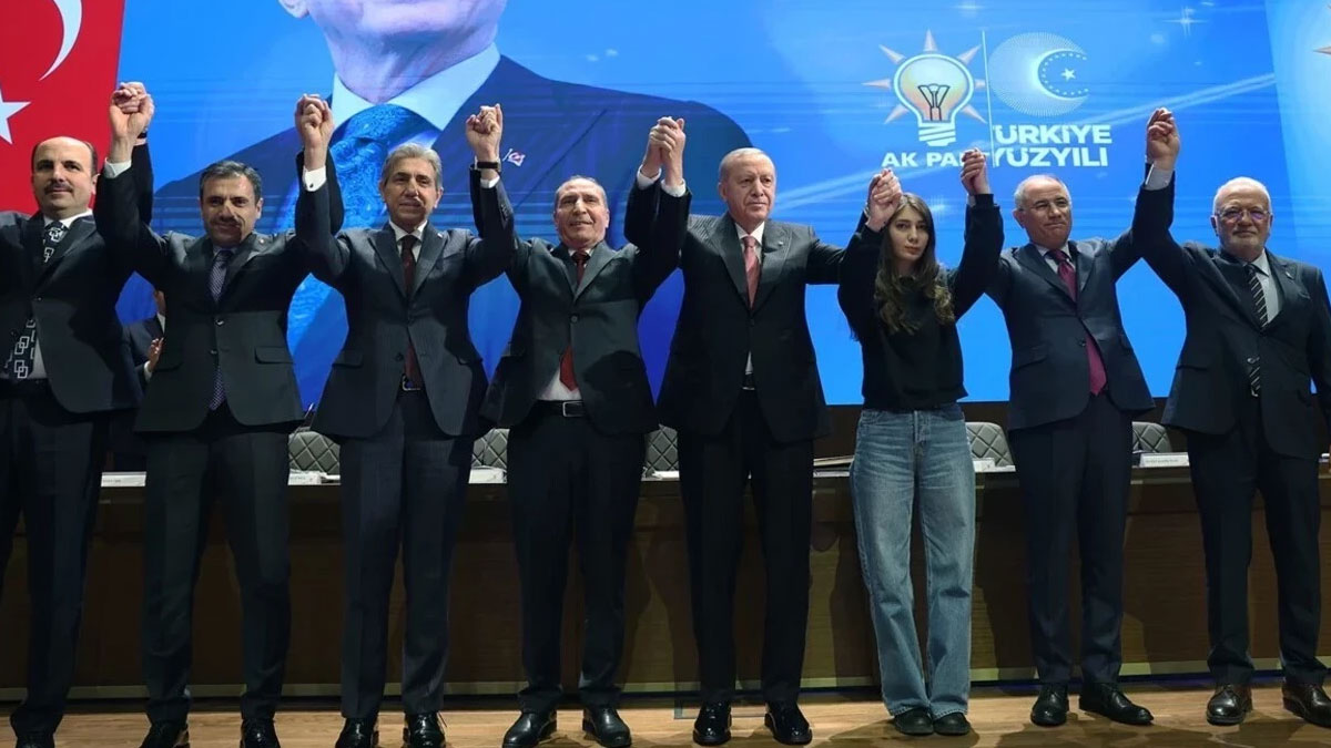 Dört belediye başkanı daha AK Parti'ye katıldı