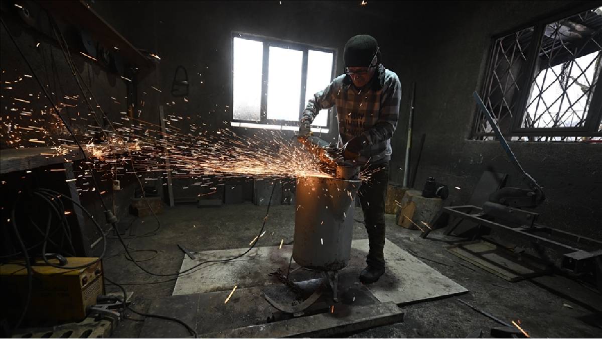 Dayanıklılığı ve çok yönlü kullanımı dikkat çekiyor! 35 yıldır el emeğiyle üretiyor: ‘Ölene kadar devam edeceğim’