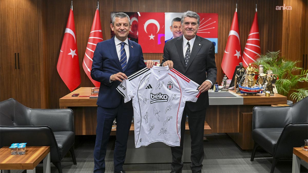 Özel, Beşiktaş JK Başkanı Serdal Adalı ile bir arada