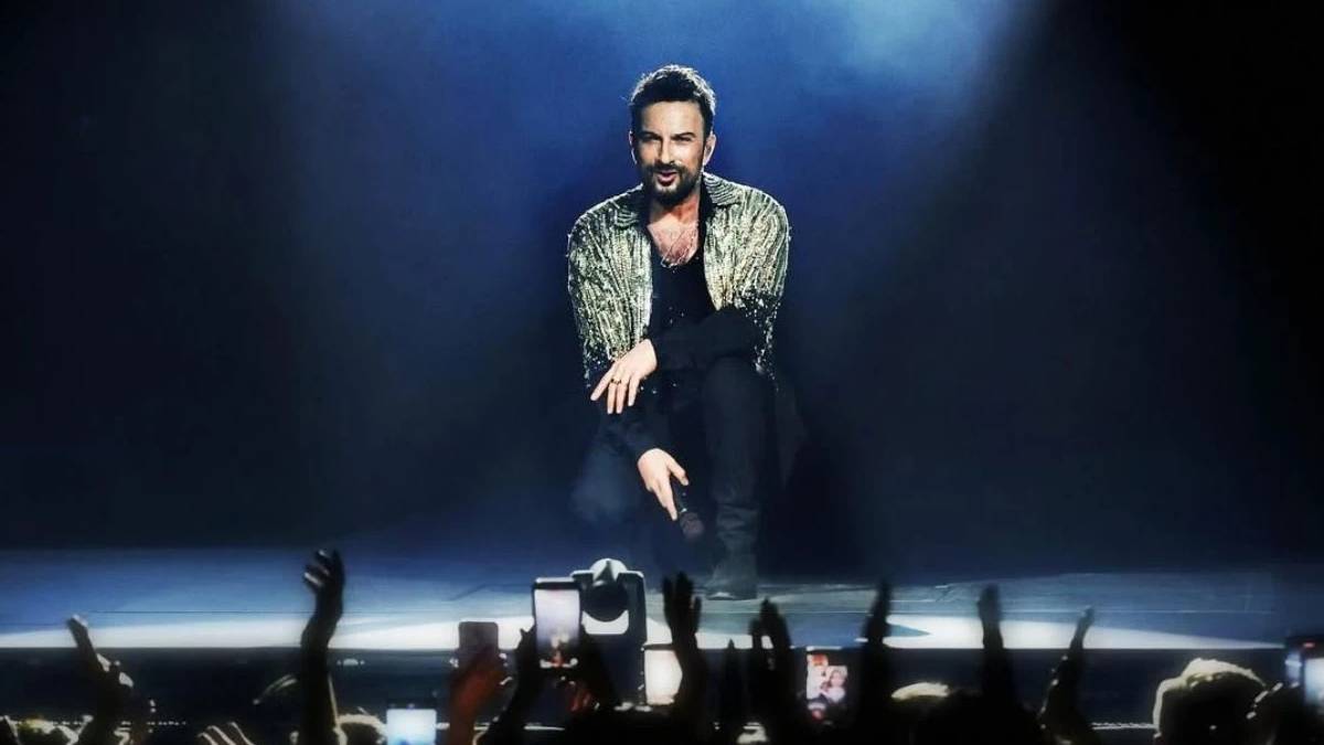 Tarkan konserinde sürpriz isimler! Cem Yılmaz’dan sonra sahne iki ünlü ismi daha ağırladı