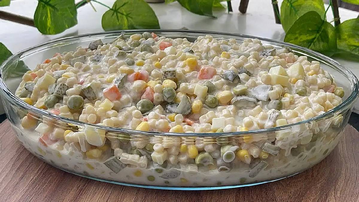 Sofraların renkli yıldızı: Tam kıvamında pratik makarna salatası