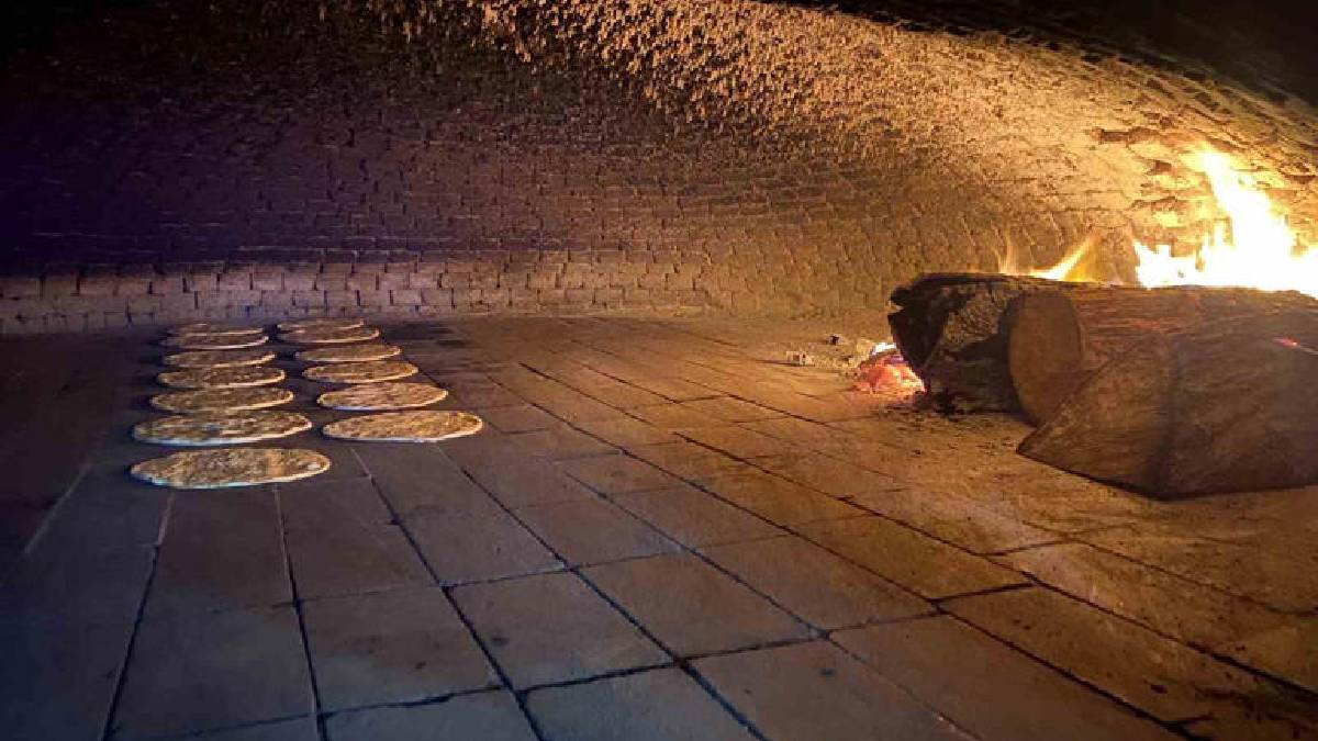 Özel teknikle yoğuruluyor odun ateşinde pişiyor! Bir yöreden Türkiye’ye uzanan lezzet: Kargoyla bile isteyen oluyor